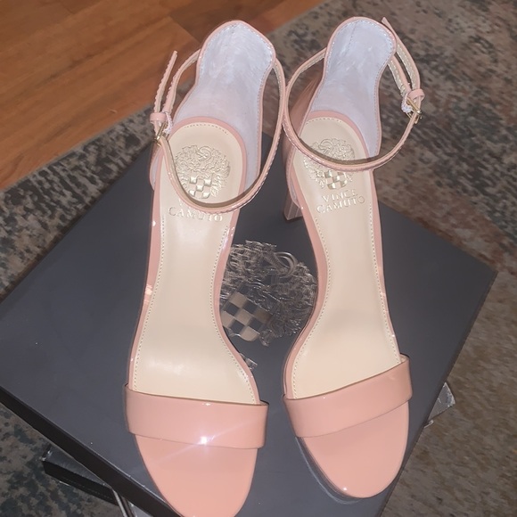 NWT Vince Camuto Balinda Babydoll heels - Picture 2 of 7